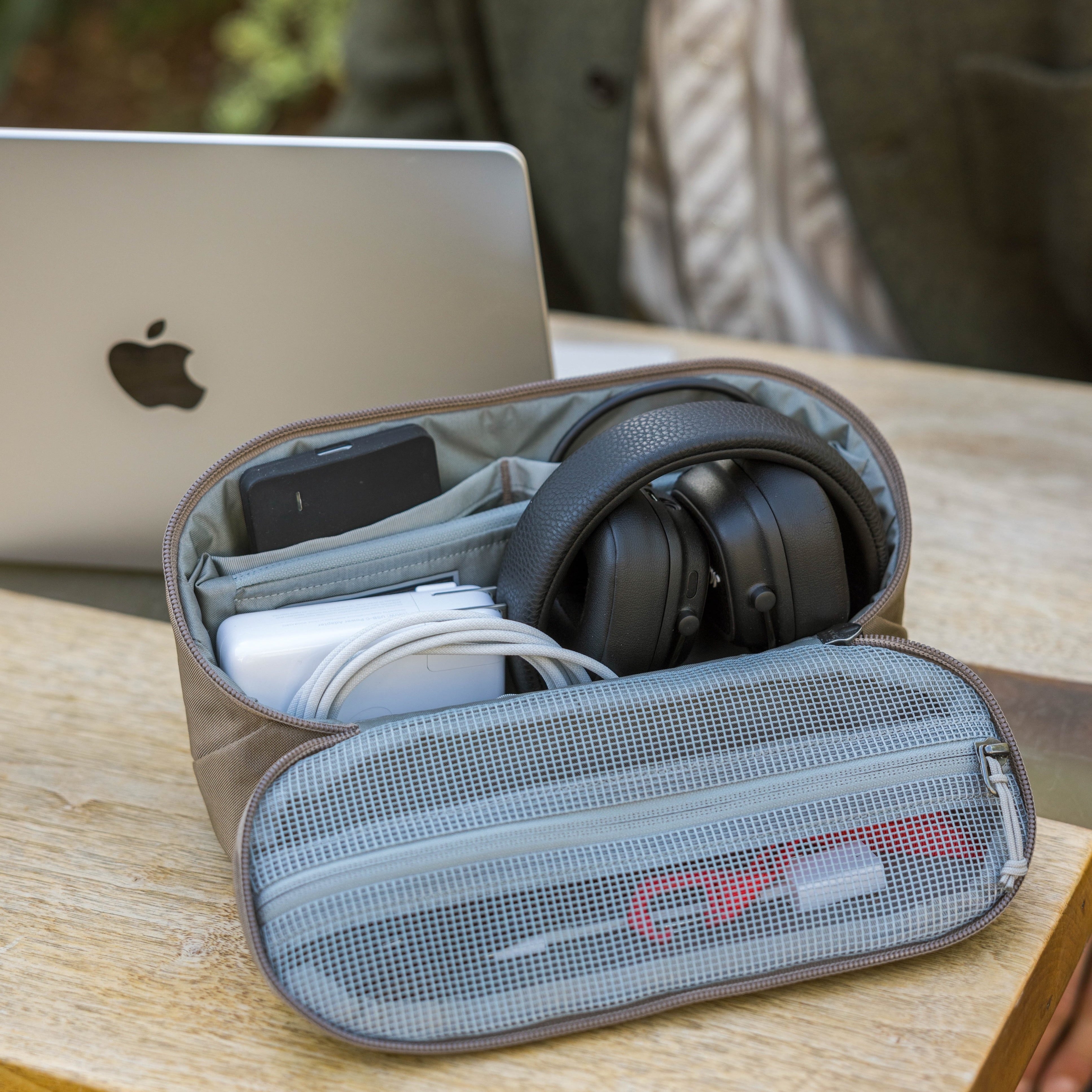 CIVIC ACCESS POUCH 2L - Fossil Brown – EVERGOODS Japan