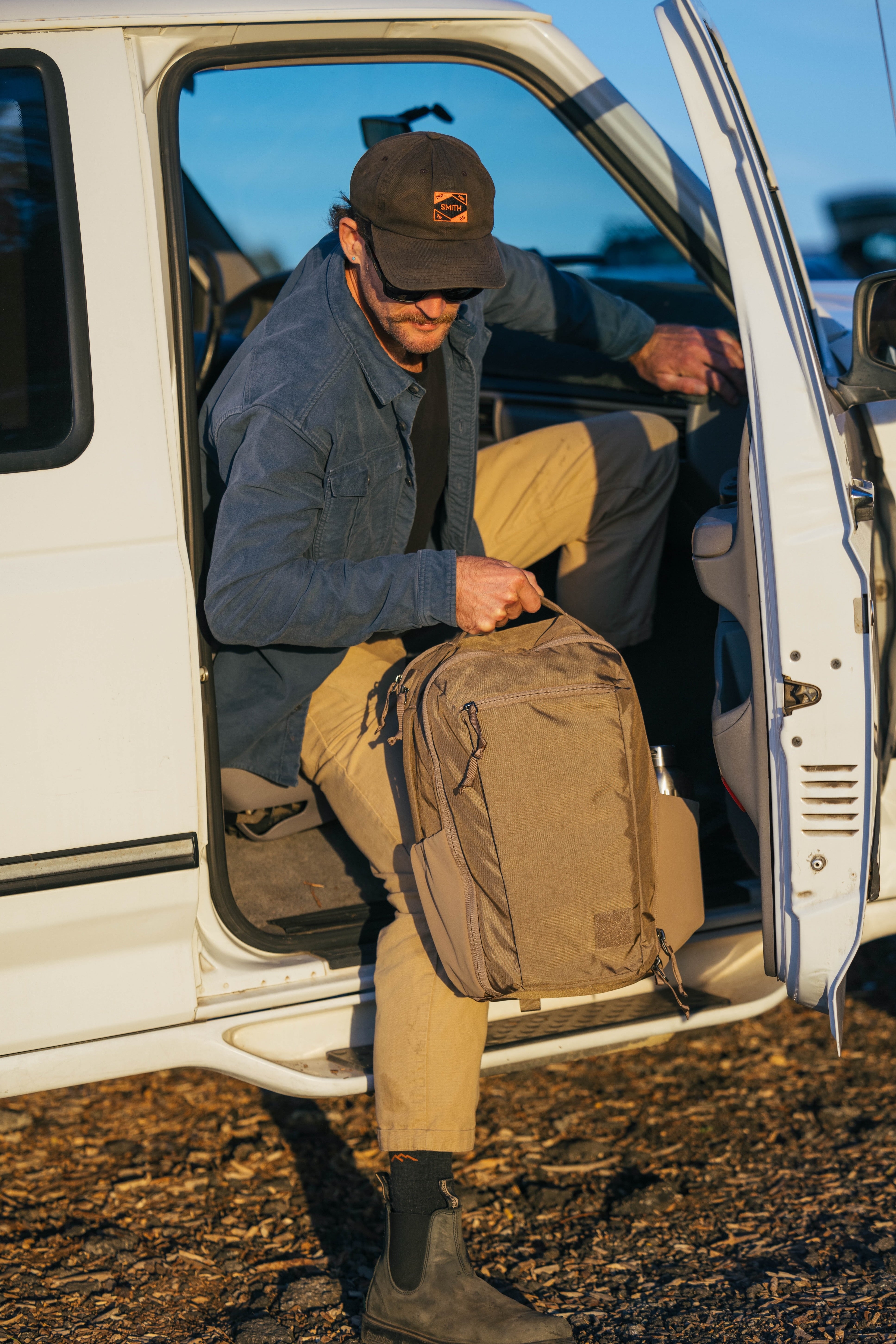 CIVIC TRAVEL BAG - Fossil Brown – EVERGOODS Japan
