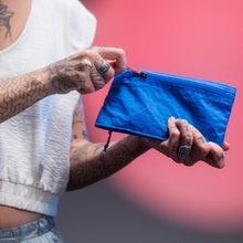 画像をギャラリービューアに読み込む, CIVIC FLAT POUCH Kludde Edition - Blue Flame