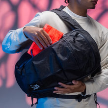 画像をギャラリービューアに読み込む, CIVIC FLAT POUCH Kludde Edition - Electric Coral