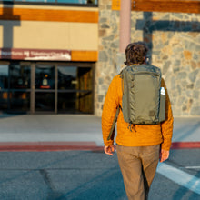 画像をギャラリービューアに読み込む, CIVIC TRAVEL  BAG 26L - OD Green