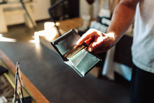 画像をギャラリービューアに読み込む, ELEMENT CARD WALLET