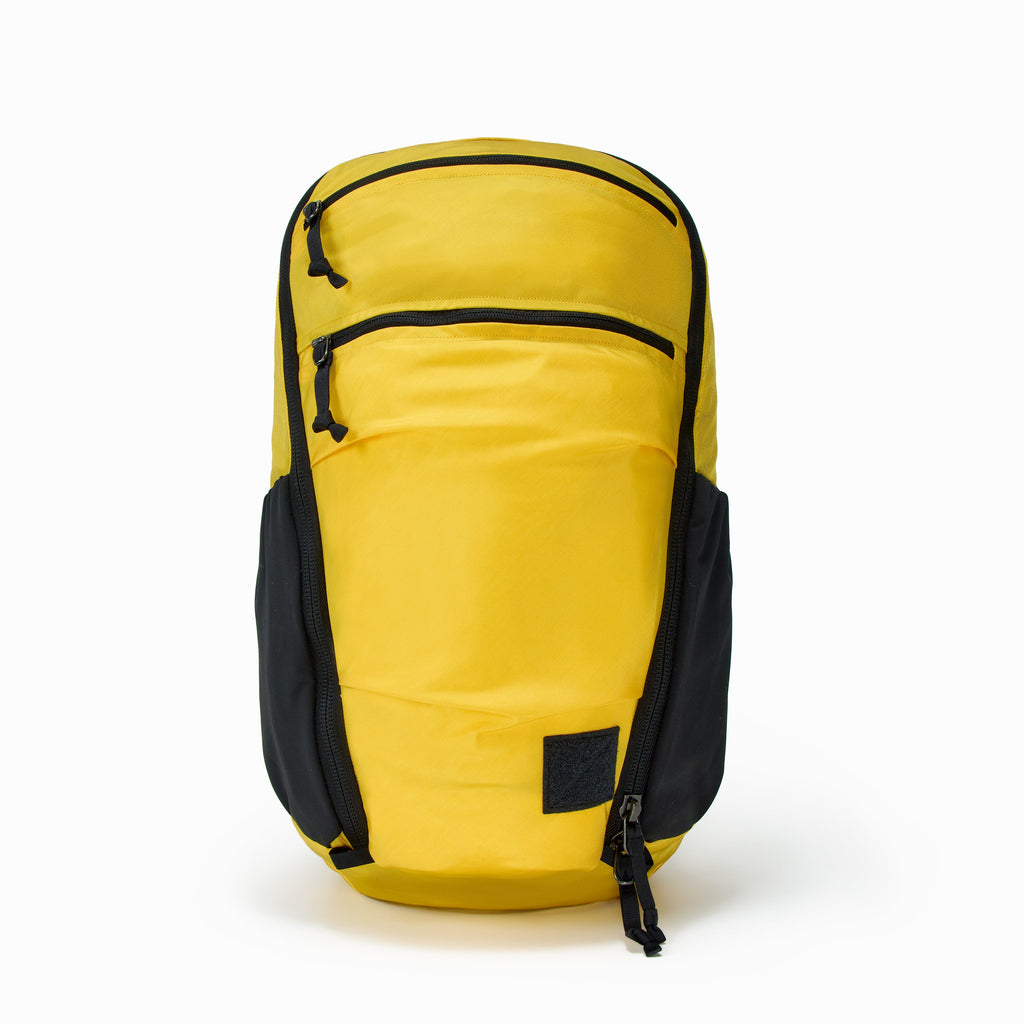 MOUNTAIN PANEL LOADER 22L - Expedition Yellow – EVERGOODS Japan