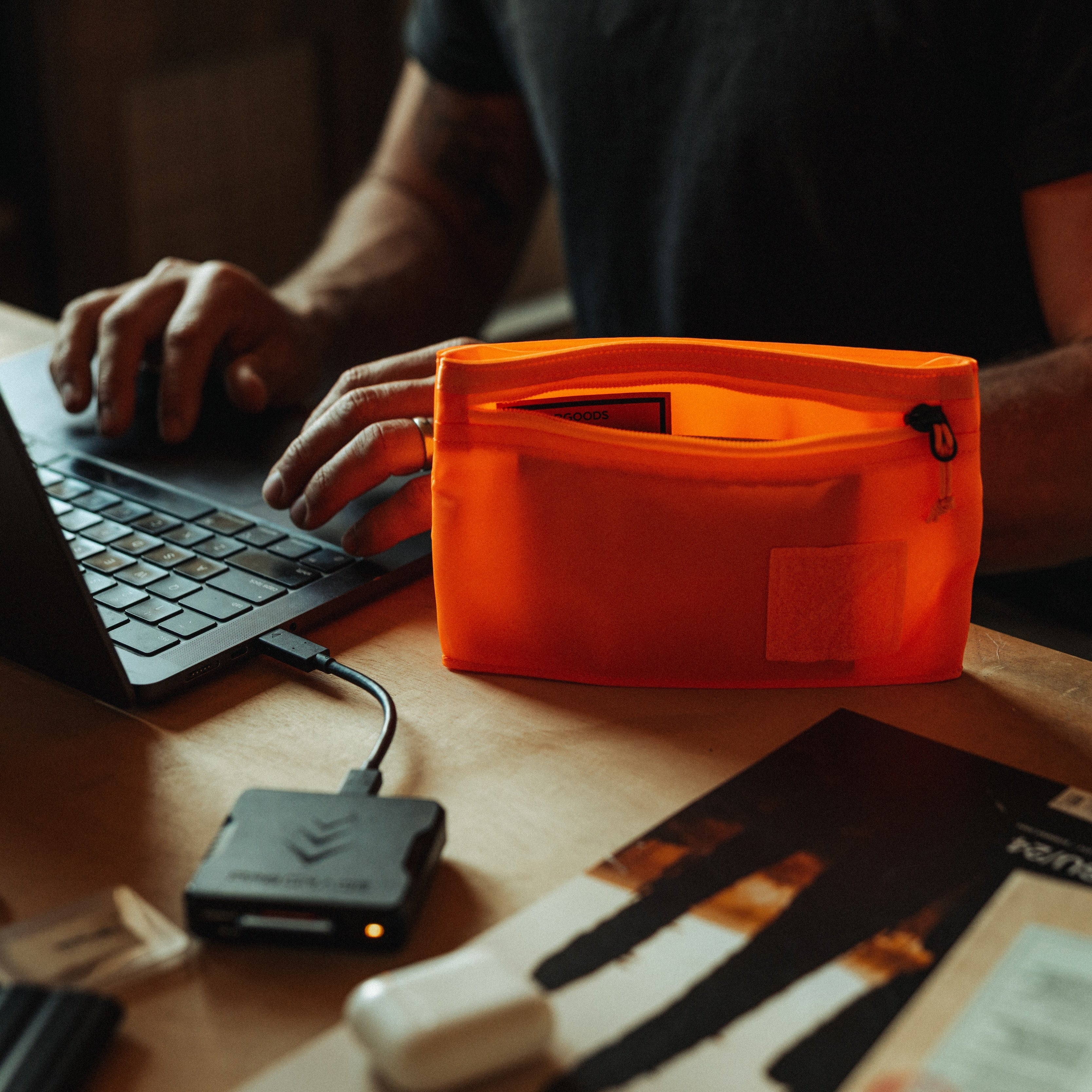 Evergoods ボディバッグ スレートグレー 反射パッチ付き ACCESSORIES – EVERGOODS Japan