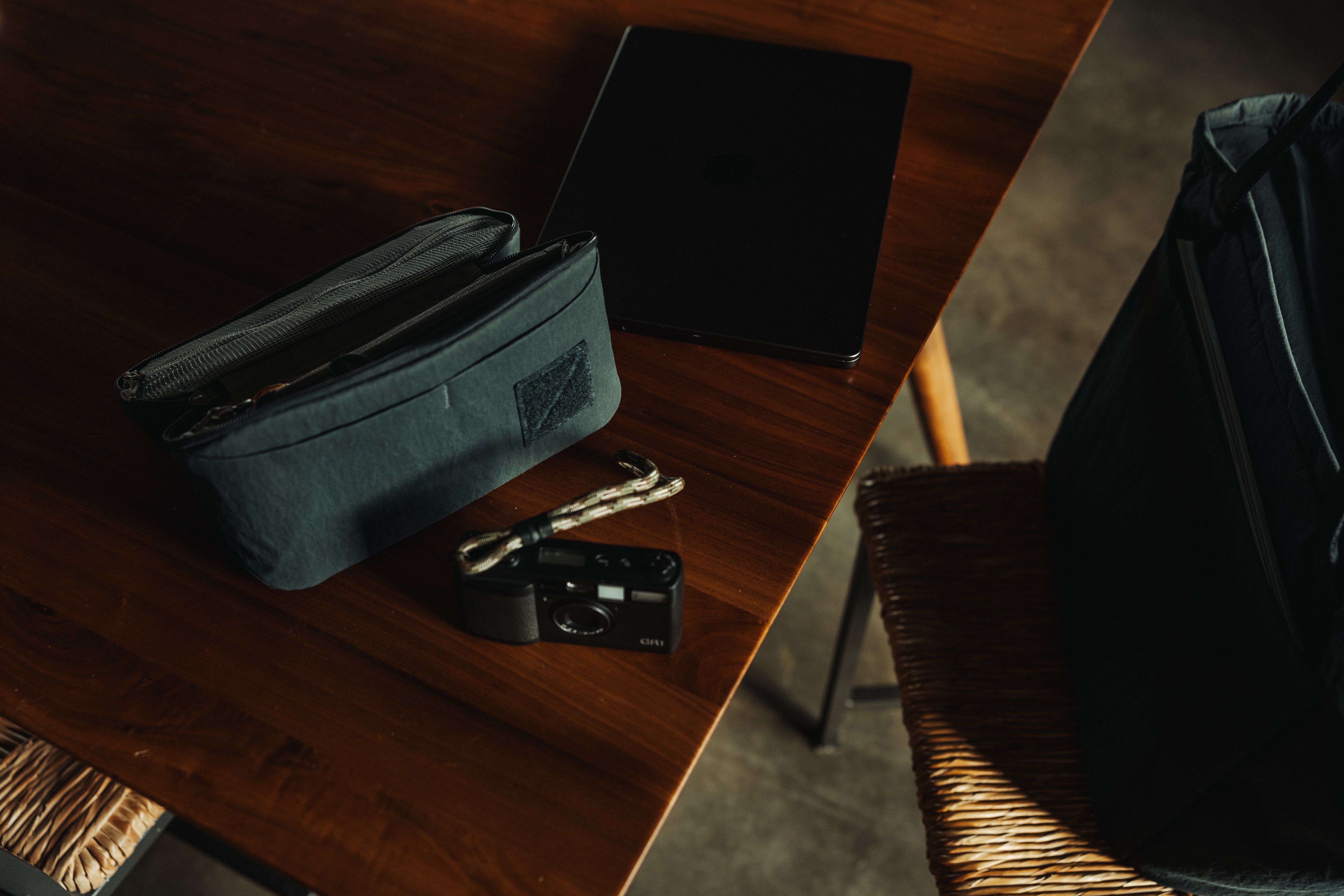 CIVIC ACCESS POUCH 2L - KONBU – EVERGOODS Japan CIVIC ACCESS POUCH 2L - KONBU – EVERGOODS Japan