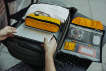 画像をギャラリービューアに読み込む, CIVIC ACCESS POUCH 1L - Expedition Yellow