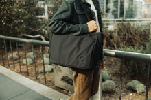 画像をギャラリービューアに読み込む, CIVIC DAILY TOTE 24L - Solution Dyed Black