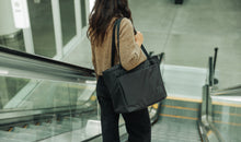 画像をギャラリービューアに読み込む, CIVIC DAILY TOTE 24L - Solution Dyed Black