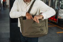 画像をギャラリービューアに読み込む, CIVIC DAILY TOTE 24L - OD Green