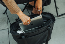 画像をギャラリービューアに読み込む, CIVIC DAILY TOTE 24L - Solution Dyed Black