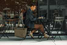 画像をギャラリービューアに読み込む, CIVIC DAILY TOTE 24L - OD Green