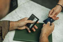 画像をギャラリービューアに読み込む, ELEMENT CARD WALLET