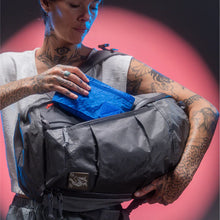 画像をギャラリービューアに読み込む, MOUNTAIN PANEL LOADER 22L Kludde Edition - Gravel Gray
