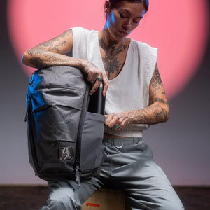 MOUNTAIN PANEL LOADER 22L Kludde Edition - Gravel Gray